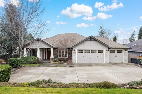 3946 Cherry Ln, Medford, OR 97504