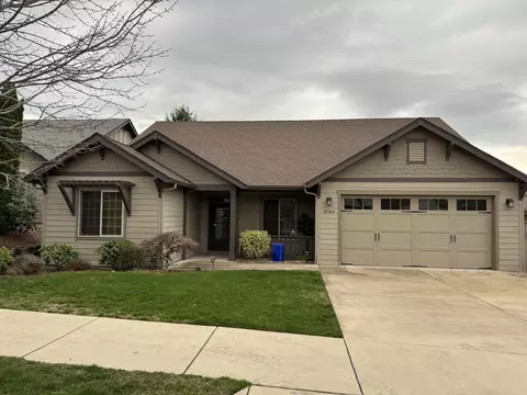 3744 Calle Vista Dr, Medford, OR 97504