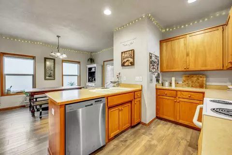 Kitchen - 734 S Haskell St, Central Point, OR 97502 photo 3 of 5