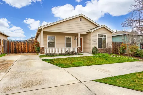 734 S Haskell St, Central Point, OR 97502