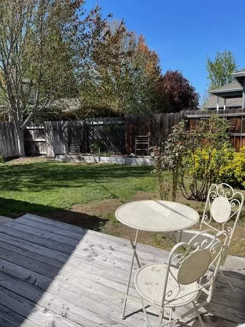 Exterior - 734 S Haskell St, Central Point, OR 97502 photo 7 of 10