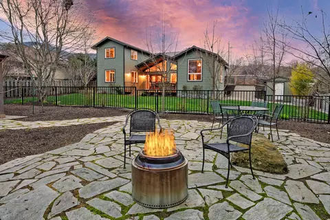 670 Helman St, Ashland, OR 97520