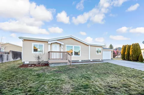 748 NE Navaho Ct, Redmond, OR 97756