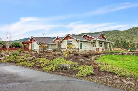 989 Westmont Dr, Jacksonville, OR 97530
