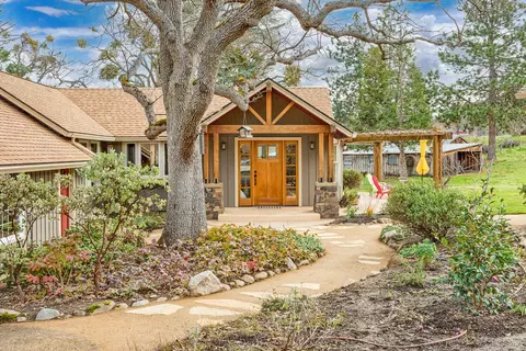 664 Windemar Dr, Ashland, OR 97520