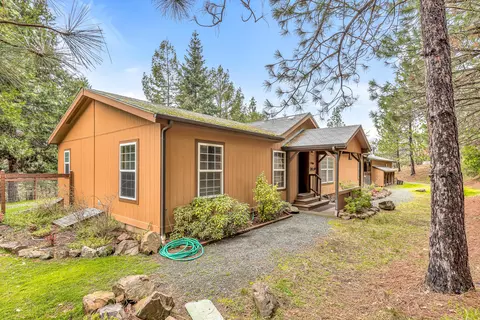 565 Robmar Ln, Grants Pass, OR 97527