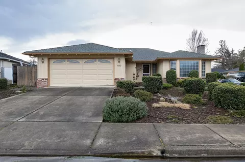 2202 Creston Ct, Medford, OR 97504