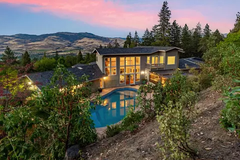 400 Ashland St, Ashland, OR 97520
