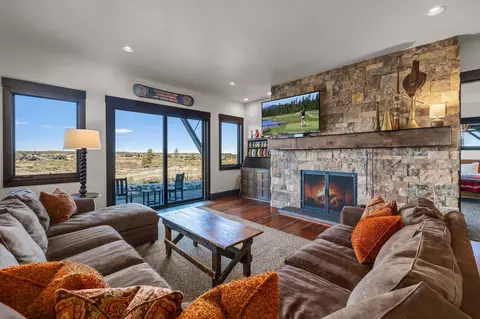 Living - 19397 Alianna Loop, Bend, OR 97702 photo 8 of 12