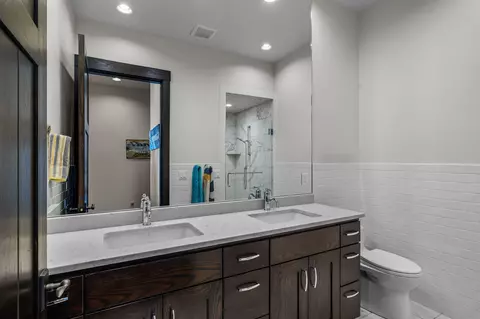 Bath - 19397 Alianna Loop, Bend, OR 97702 photo 10 of 10