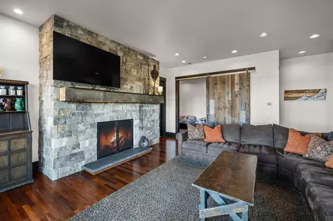 Living - 19397 Alianna Loop, Bend, OR 97702 photo 12 of 12