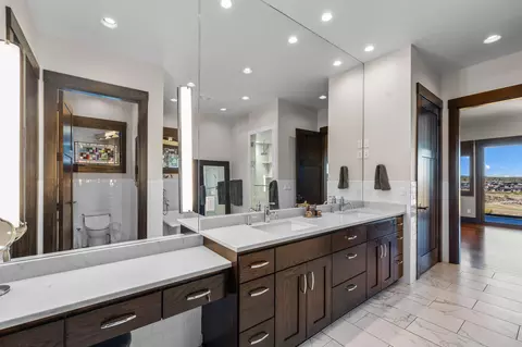 Bath - 19397 Alianna Loop, Bend, OR 97702 photo 1 of 10