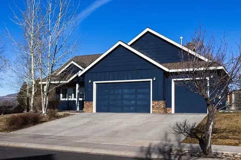 605 Wildland Dr, Klamath Falls, OR 97601