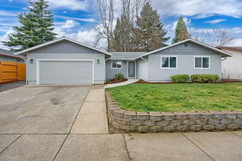 1182 Kelly St, Medford, OR 97501
