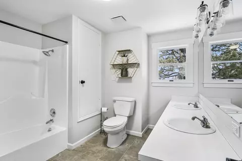 Bath - 22135 Neff Rd, Bend, OR 97701 photo 4 of 4