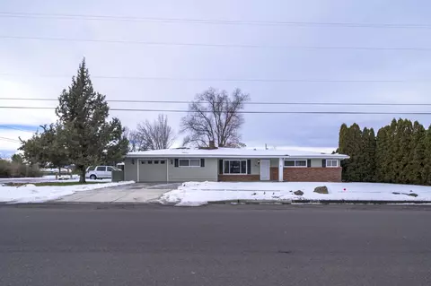 1071 SW 15th St, Redmond, OR 97756