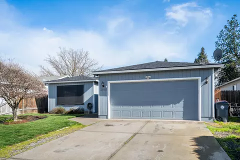 2840 Far West Ave, Medford, OR 97501