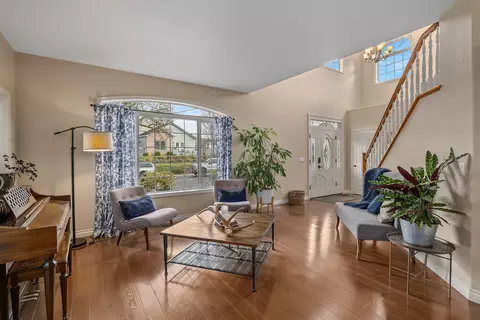 Living - 531 Ridgeway Ave, Central Point, OR 97502 photo 2 of 6
