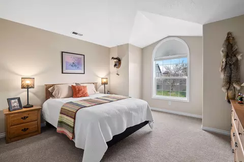Bedroom - 531 Ridgeway Ave, Central Point, OR 97502 photo 5 of 9