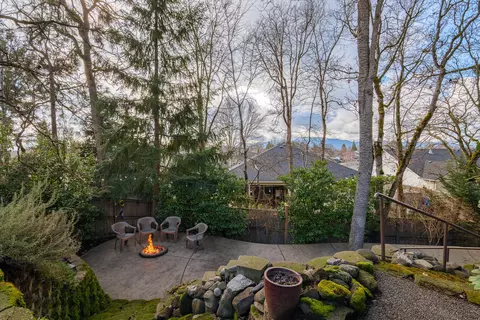 Exterior - 531 Ridgeway Ave, Central Point, OR 97502 photo 11 of 14