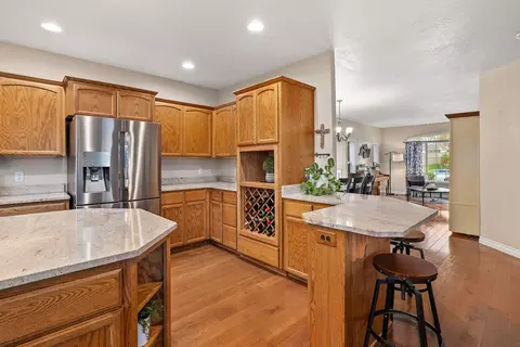 Kitchen - 531 Ridgeway Ave, Central Point, OR 97502 photo 6 of 6