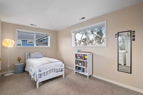 Bedroom - 531 Ridgeway Ave, Central Point, OR 97502 photo 7 of 9