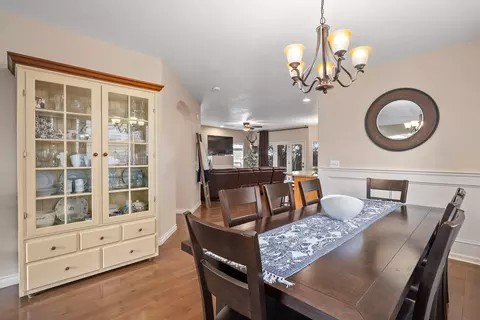 Dining - 531 Ridgeway Ave, Central Point, OR 97502 photo 1 of 2