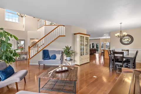 Living - 531 Ridgeway Ave, Central Point, OR 97502 photo 3 of 6