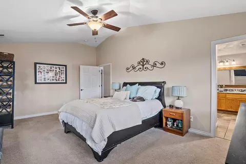 Bedroom - 531 Ridgeway Ave, Central Point, OR 97502 photo 4 of 9
