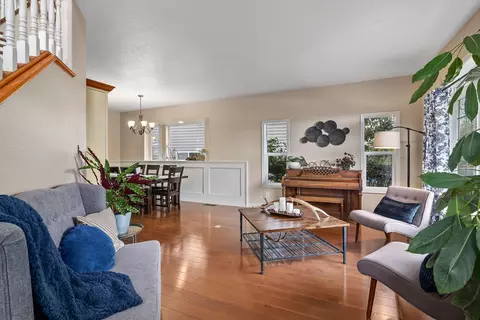 Living - 531 Ridgeway Ave, Central Point, OR 97502 photo 1 of 6