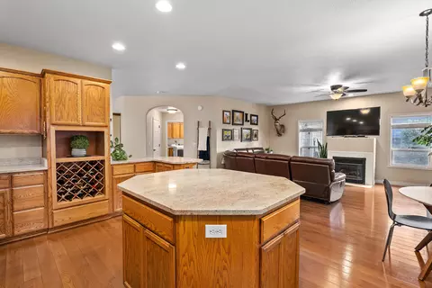 Kitchen - 531 Ridgeway Ave, Central Point, OR 97502 photo 5 of 6