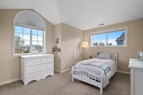 Bedroom - 531 Ridgeway Ave, Central Point, OR 97502 photo 8 of 9