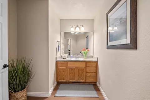 Bath - 531 Ridgeway Ave, Central Point, OR 97502 photo 5 of 5