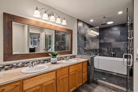 Bath - 531 Ridgeway Ave, Central Point, OR 97502 photo 1 of 5