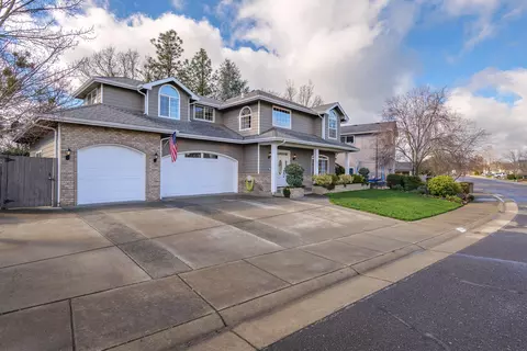 Exterior - 531 Ridgeway Ave, Central Point, OR 97502 photo 4 of 14