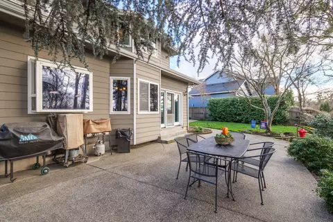 Exterior - 531 Ridgeway Ave, Central Point, OR 97502 photo 10 of 14