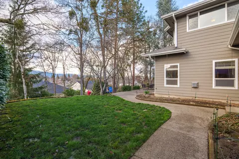 Exterior - 531 Ridgeway Ave, Central Point, OR 97502 photo 13 of 14