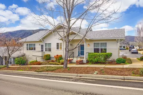 837 N Mountain Ave, Ashland, OR 97520