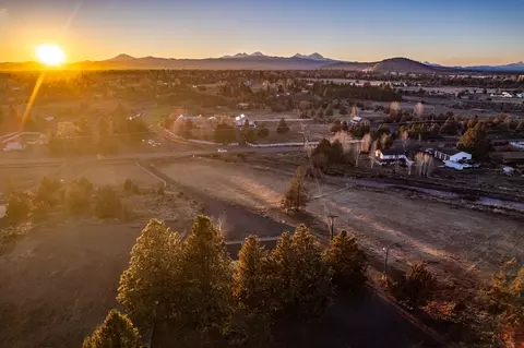 61750 Ward Rd, Bend, OR 97702