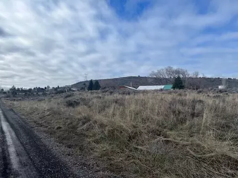 1616 Frontage Rd, Klamath Falls, OR 97601