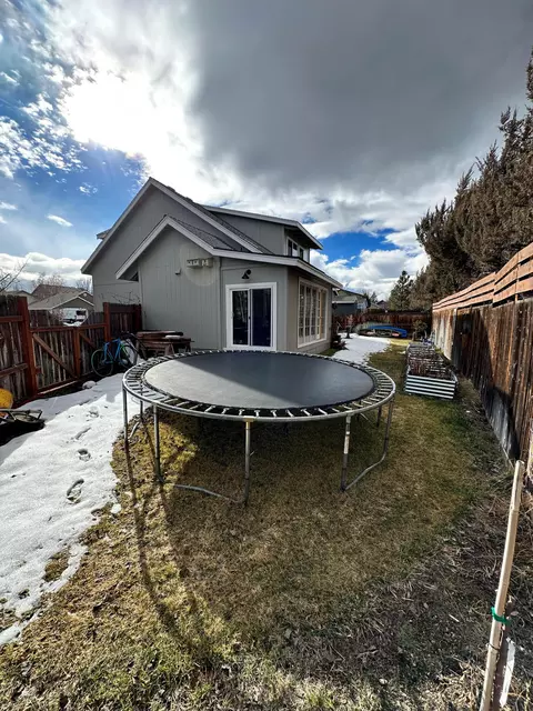 3350 NE Collier Ct, Bend, OR 97701 photo 3