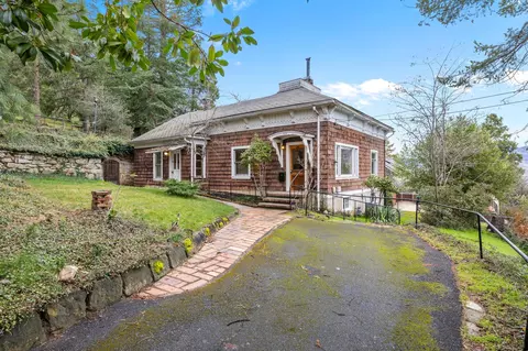 319 Alta Ave, Ashland, OR 97520