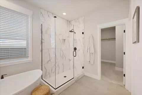 Bath - 1226 Stonegate Dr #329, Eagle Point, OR 97524 photo 1 of 5