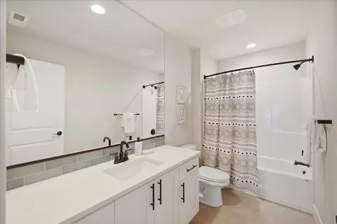 Bath - 1226 Stonegate Dr #329, Eagle Point, OR 97524 photo 3 of 5
