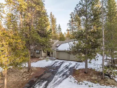 17621 Goldfinch Ln #16, Sunriver, OR 97707