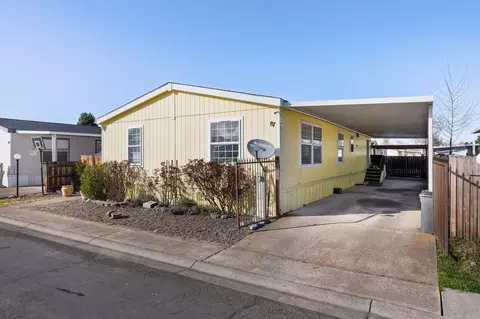 1570 S Peach St #SPC 87, Medford, OR 97501