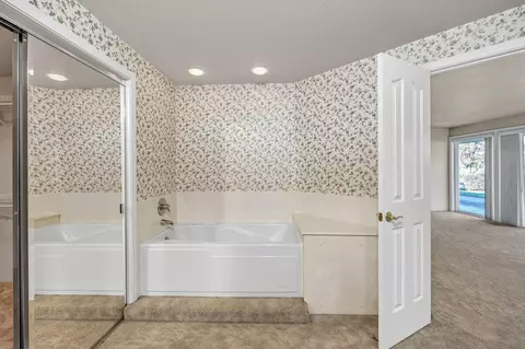 Bath - 159 Pine Lake Dr, Eagle Point, OR 97524 photo 1 of 4