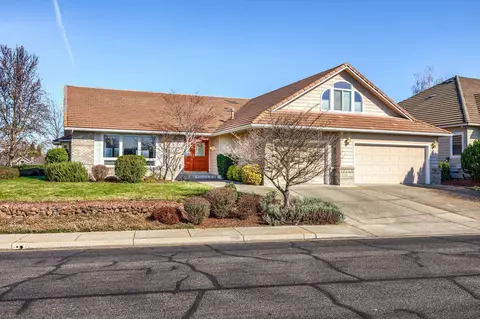 159 Pine Lake Dr, Eagle Point, OR 97524