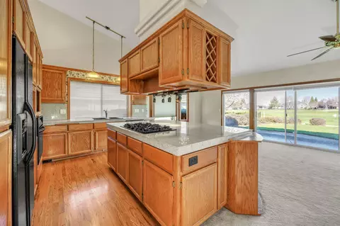 Kitchen - 159 Pine Lake Dr, Eagle Point, OR 97524 photo 5 of 6