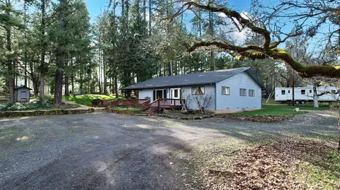 207 Danconia Dr, Trail, OR 97541